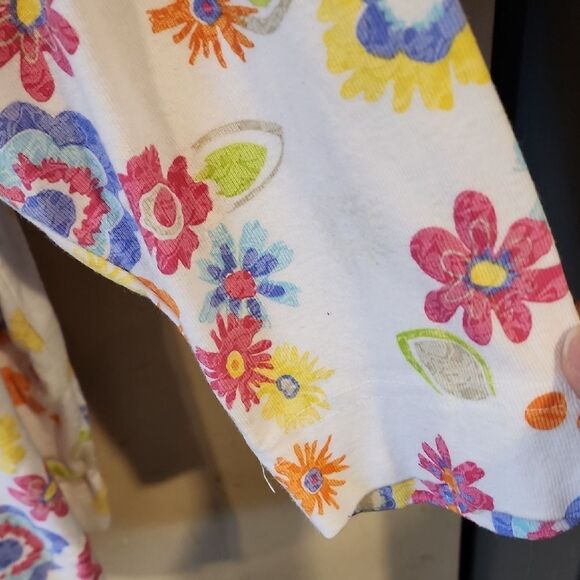 Fresh Produce 2X Floral V-Neck Women's Top - Picture 5 of 5